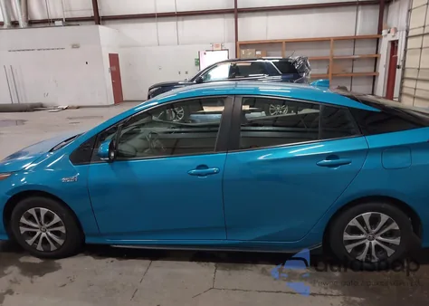 2022 Toyota Prius Prime Le из США, поврежденный, VIN JTDKAMFP6N3208603